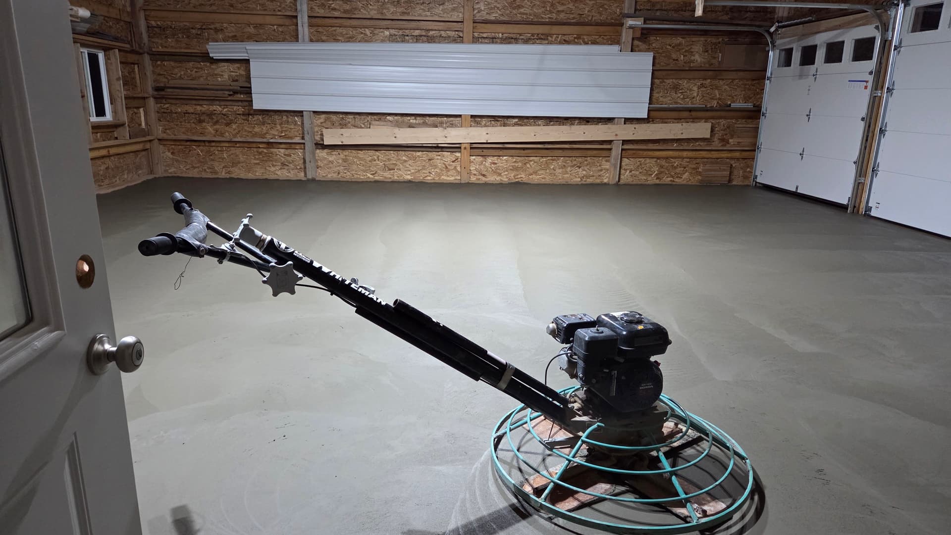 Gallery photos for Garage Floor Concrete Pour Done Right in Belle Fourche: Image #2